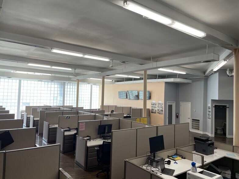 More Photos Of 4020 N Elston Ave, Chicago Storefront Retail Office For Lease