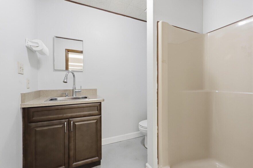 More Photos Of 623 Pleasant St, Lake Helen Flex For Lease