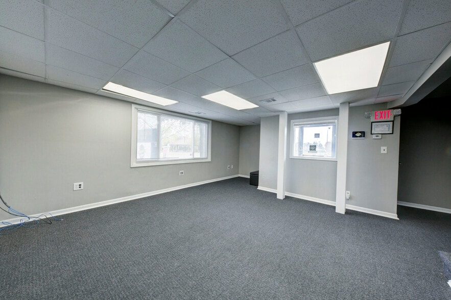 More Photos Of 36050 Goddard Rd, Romulus Auto Repair For Sale