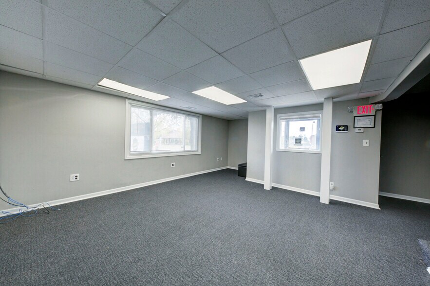 More Photos Of 36050 Goddard Rd, Romulus Auto Repair For Sale