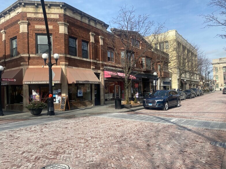 More Photos Of 121 N Marion St, Oak Park Storefront Retail Office For Lease