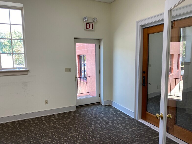 More Photos Of 1222-1226 Harris St, Charlottesville Office For Lease