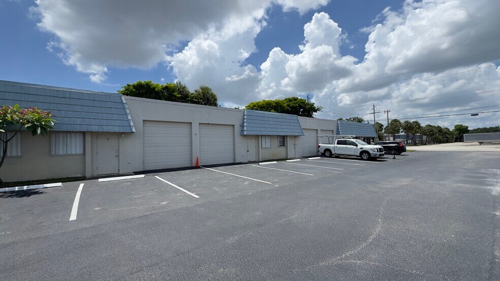 More Photos Of 3885 Investment Ln, Riviera Beach Warehouse For Lease
