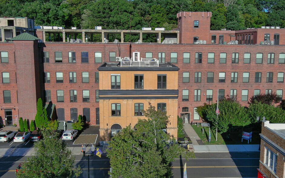 More Photos Of 153 Main St, Ansonia Warehouse For Lease