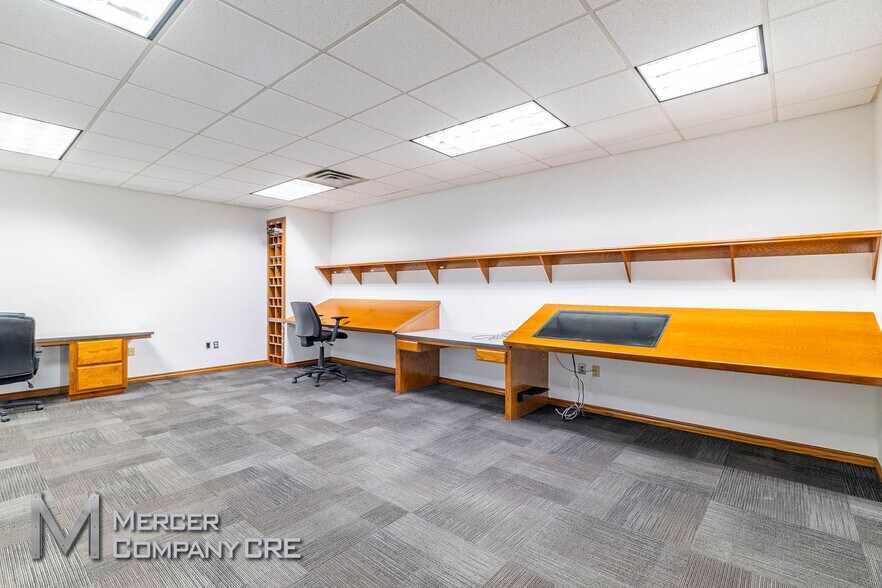 More Photos Of 10108 NW 10th St, Yukon Warehouse For Sale