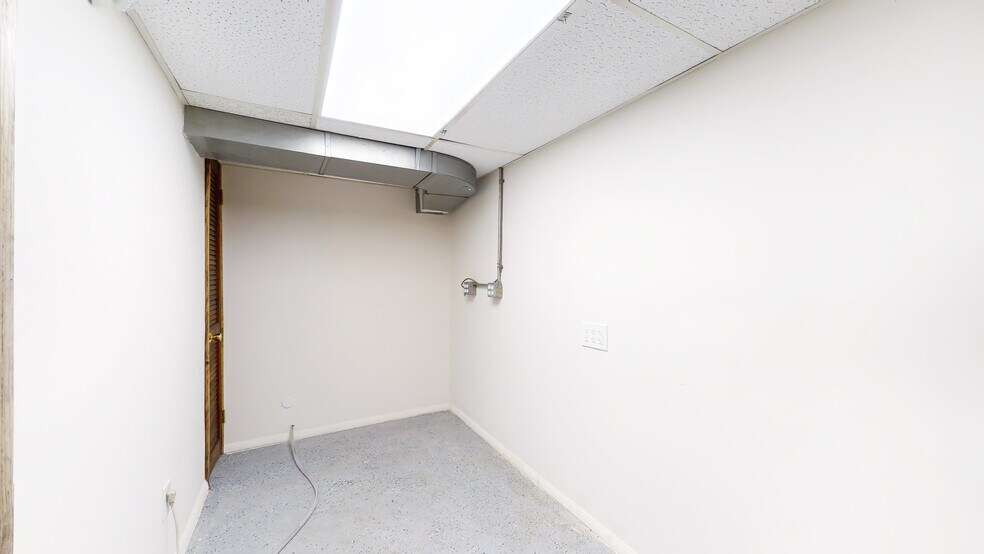 More Photos Of 220 Silver Lake Rd, Dingmans Ferry Office For Sale