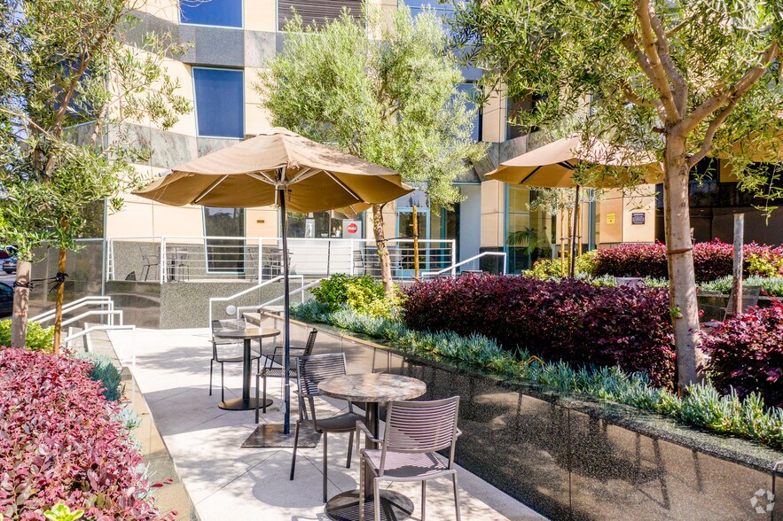 More Photos Of 10940 Wilshire Blvd, Los Angeles Coworking Space