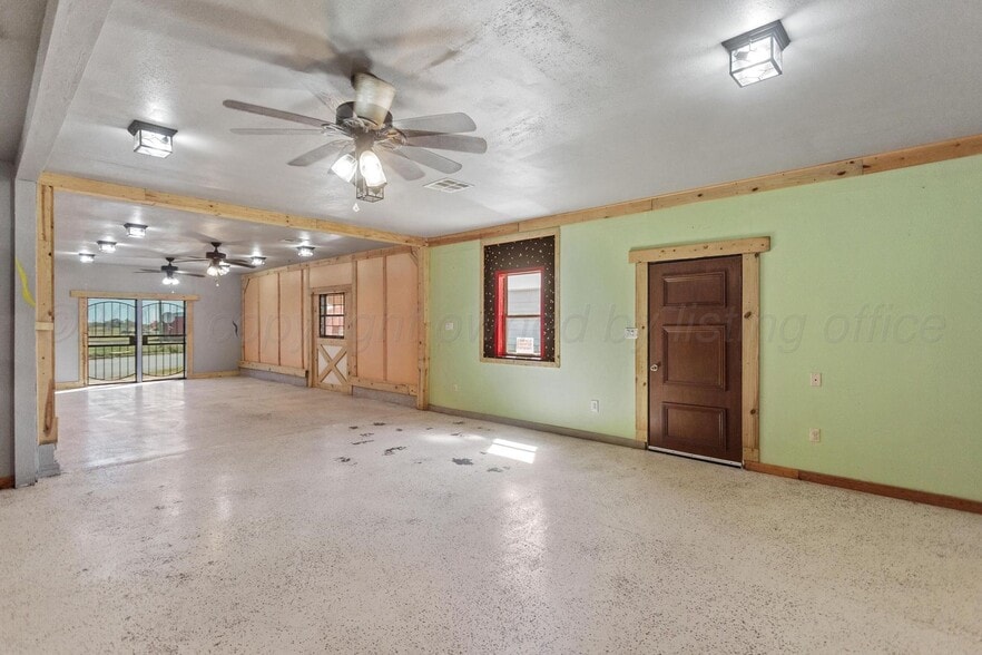 More Photos Of 117 E Railroad Ave, Shamrock Restaurant For Sale