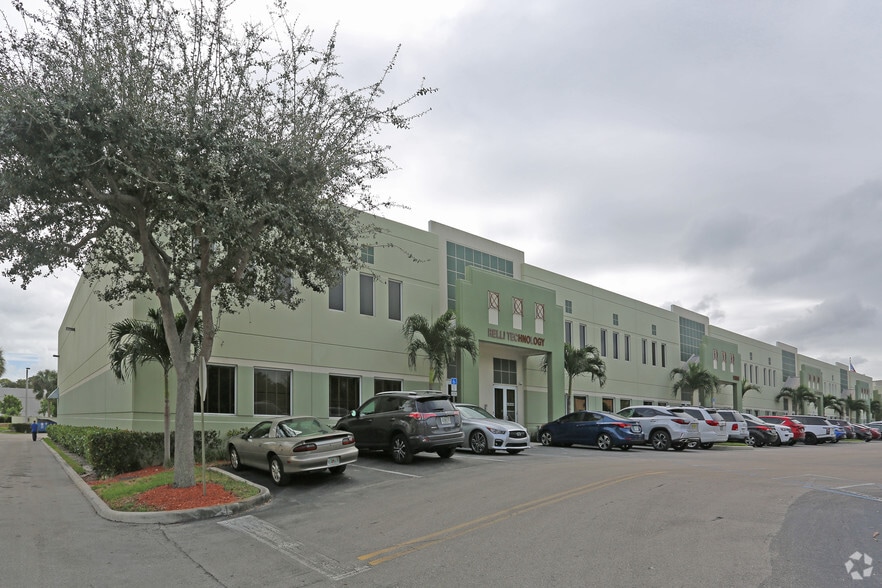 More Photos Of 1200 S Rogers Cir, Boca Raton Warehouse For Lease