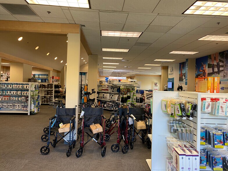 More Photos Of 1547 E March Ln, Stockton Bank For Lease