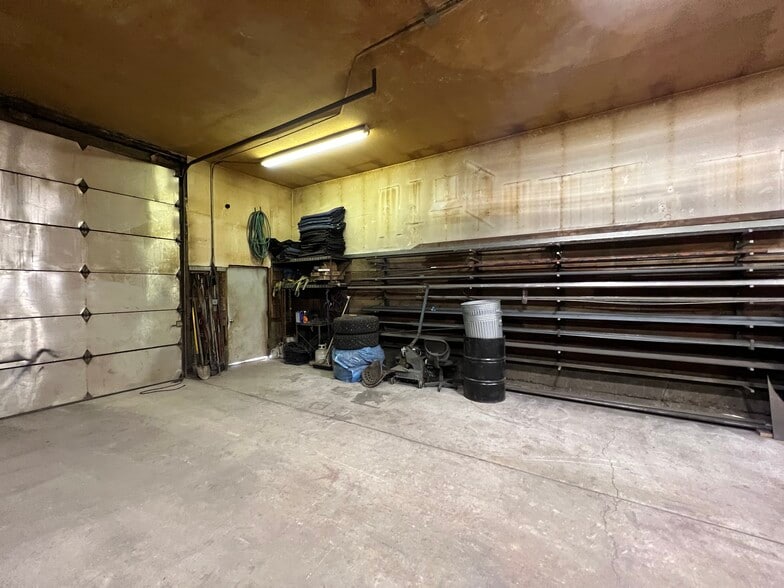 More Photos Of 6101 S 2nd St, Tetonia Service For Sale