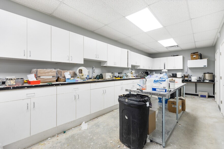 More Photos Of 5676 W Skelly Dr, Tulsa Medical For Sale