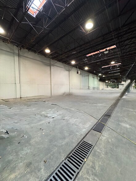 More Photos Of 1913 W State St, Bristol Warehouse For Sale