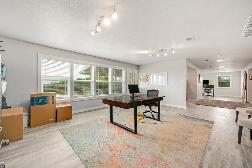 More Photos Of 4909 Bell Springs Rd, Dripping Springs Light Manufacturing For Sale