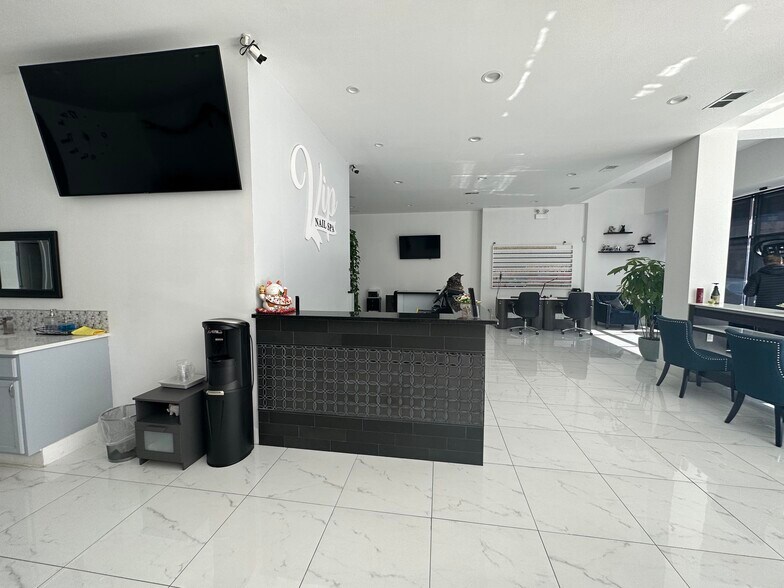 More Photos Of 1342 W Belmont Ave, Chicago Office Residential For Sale