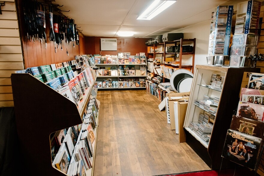 More Photos Of 920 S Chapman St, Greensboro Storefront For Lease