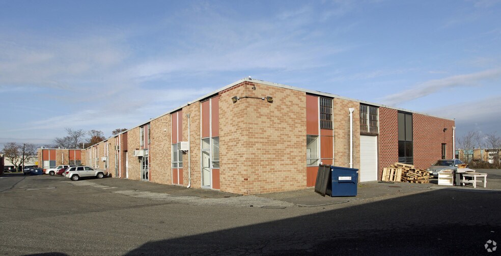 More Photos Of 55 Central Ave, Farmingdale Warehouse For Lease