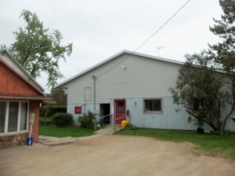 More Photos Of 314 Main St, Suring General Retail For Sale