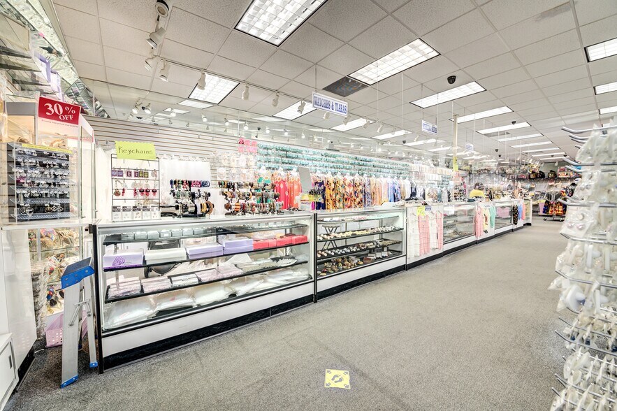 More Photos Of 9345 Olive Blvd, Saint Louis General Retail For Sale