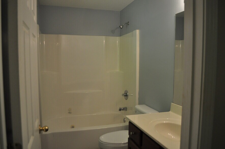 More Photos Of 6447 Rutledge Pike, Knoxville Office For Sale