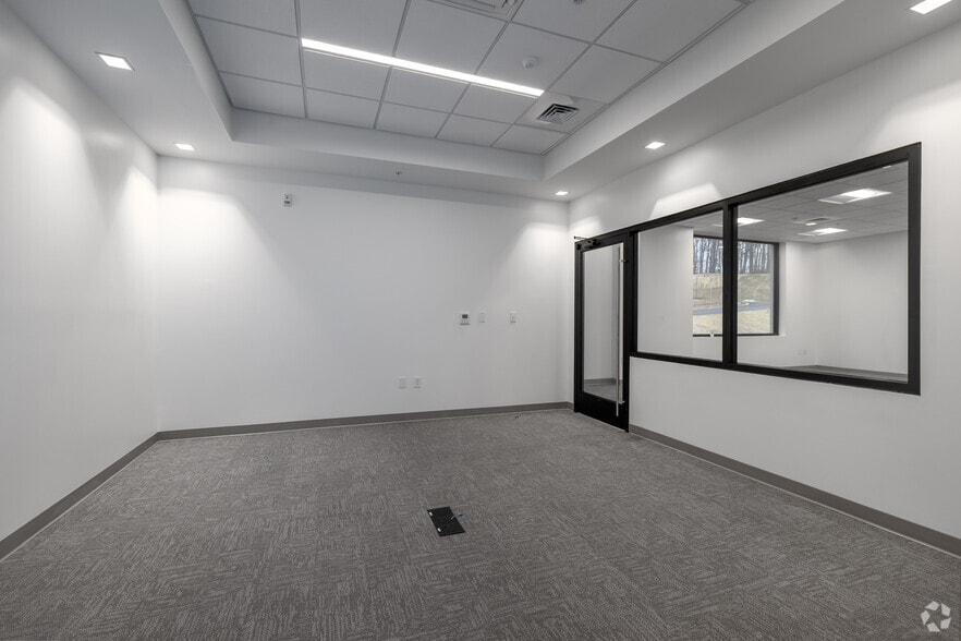 More Photos Of 1305 Furnace Rd, Linthicum Heights Distribution For Lease