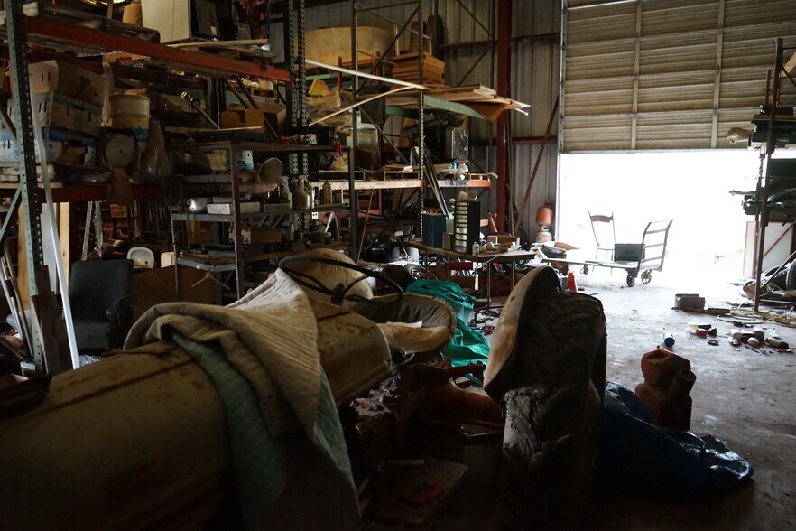 More Photos Of 140 Mosely, Livingston Light Distribution For Sale