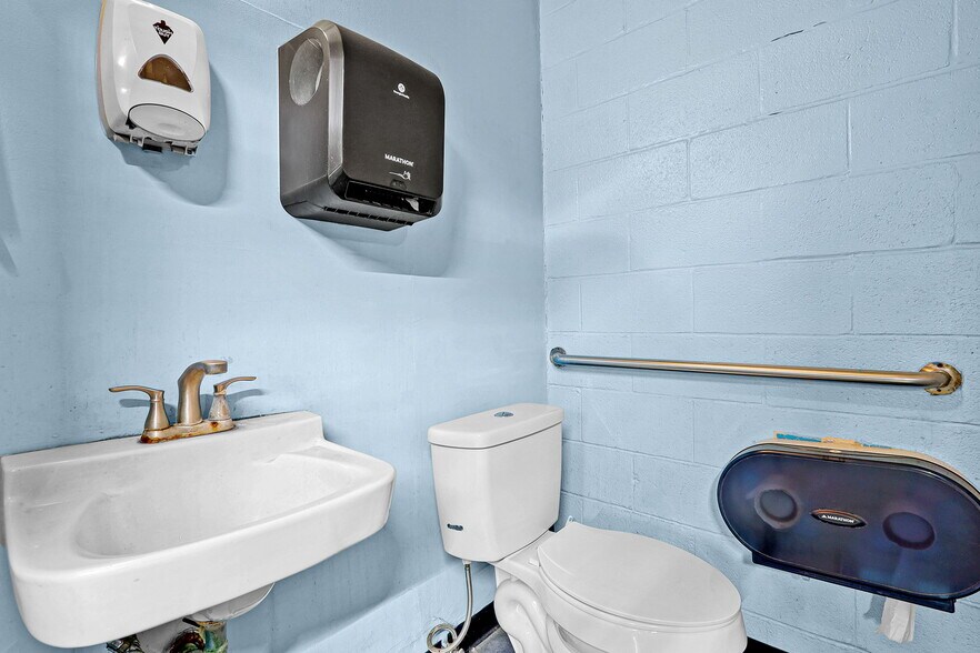 More Photos Of 9109 Dyer St, El Paso Storefront For Lease