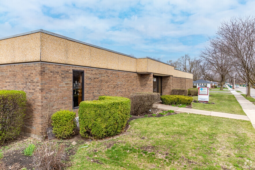 Primary Photo Of 2201 Glenwood Ave, Joliet Medical For Sale