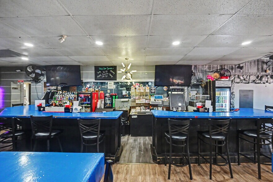 More Photos Of 126 McConnell St, Oxford Storefront Retail Residential For Sale