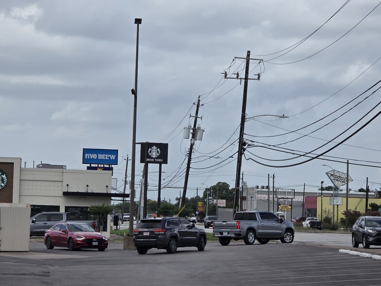 More Photos Of 1141 Uvalde Rd, Houston General Retail For Sale