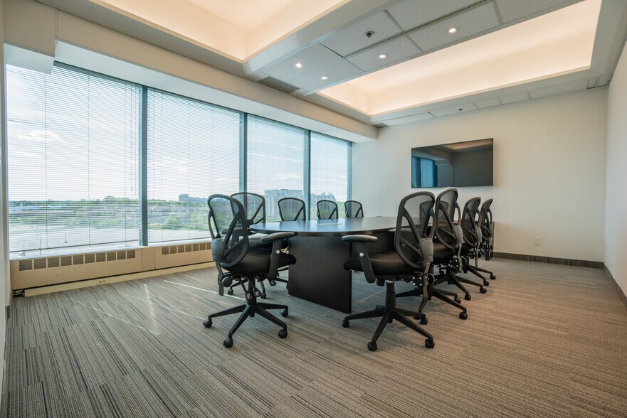 More Photos Of 1 Concorde Gate, Toronto Coworking Space