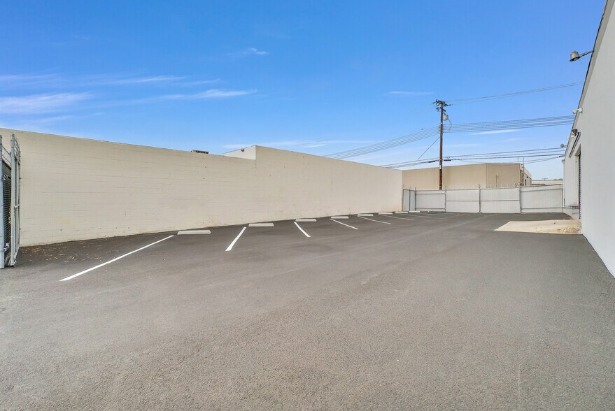 More Photos Of 1121-1127 E Ash Ave, Fullerton Warehouse For Sale