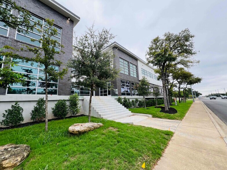 More Photos Of 8701 Menchaca Rd, Austin Medical For Lease