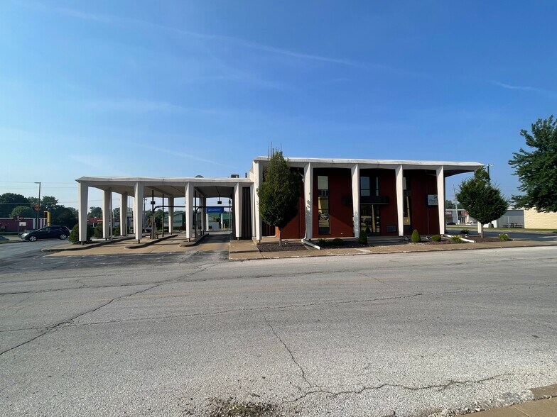 More Photos Of 3233 Broadway St, Quincy Bank For Lease