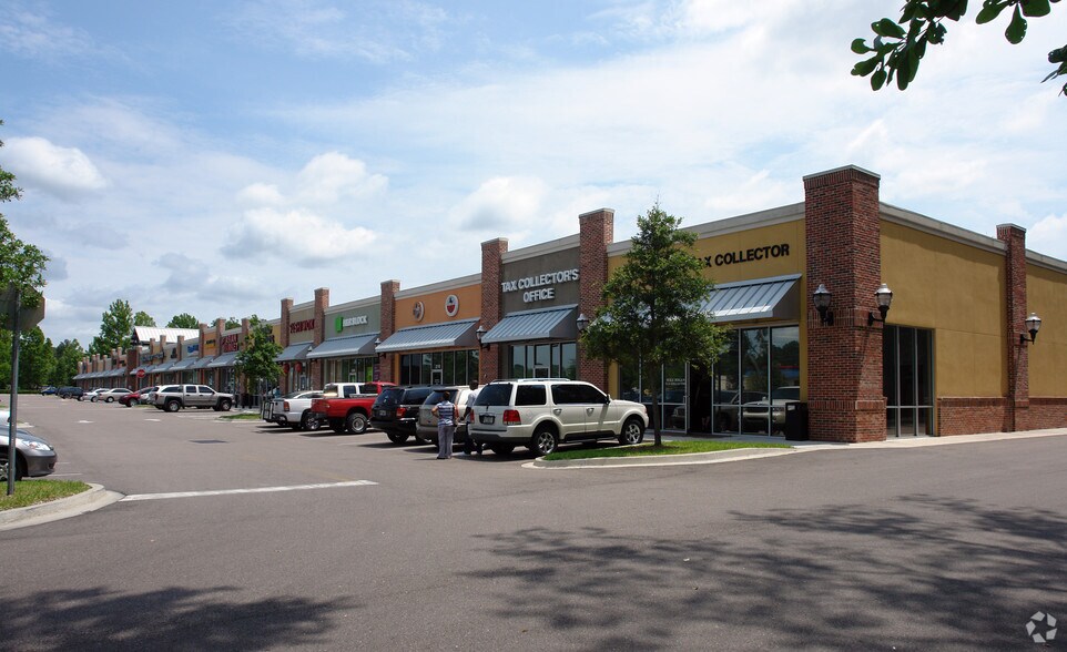 More Photos Of 12961 N Main St, Jacksonville Unknown For Lease