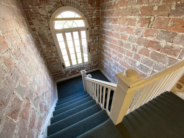 More Photos Of 927 E New Haven Ave, Melbourne Office For Lease