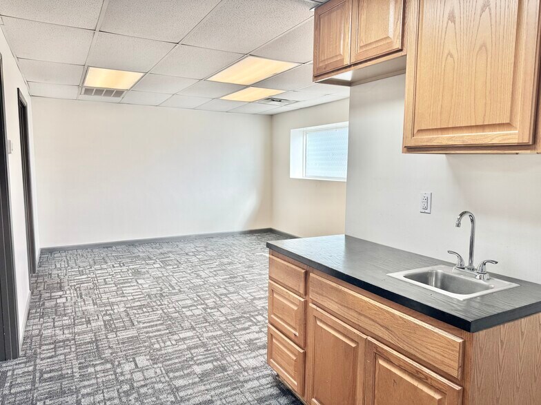 More Photos Of 3920 NW 8th St, Oklahoma City Warehouse For Lease