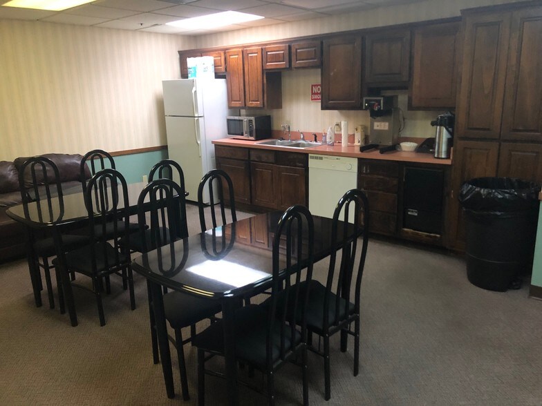 More Photos Of 3016-3030 E Avenue E, Arlington Warehouse For Lease