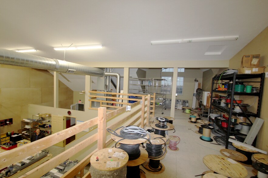 More Photos Of 8691 Wadsworth Rd, Wadsworth Light Manufacturing For Lease