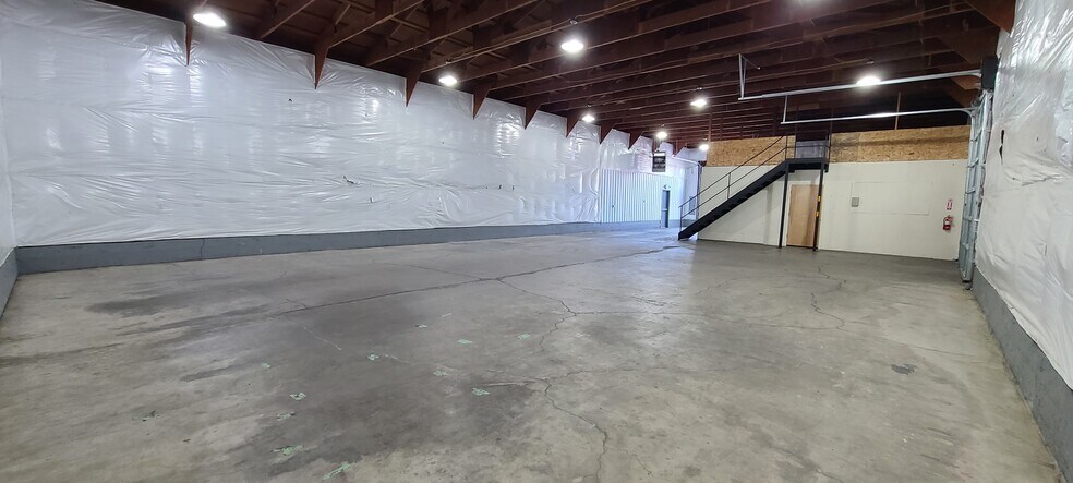 More Photos Of 4777 Lancaster Dr NE, Salem Flex For Lease