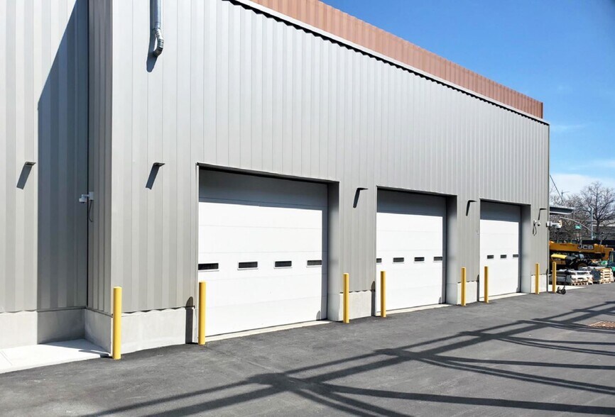 More Photos Of 230 E 128th St, New York Flex For Lease