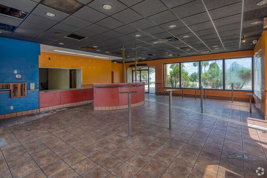 More Photos Of 1855 E Memorial Blvd, Lakeland Fast Food For Sale