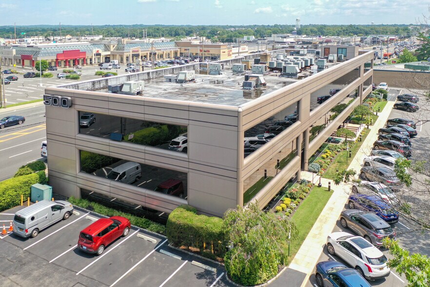 More Photos Of 500 Old Country Rd, Garden City Office For Lease