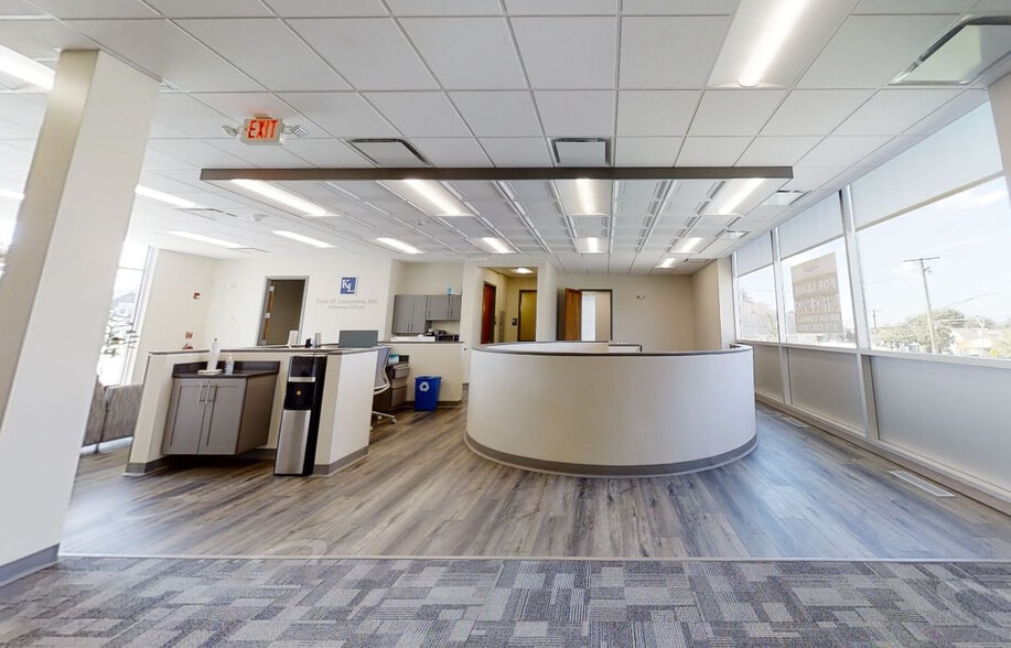 More Photos Of 721 Dundee Ave, Elgin Office For Lease