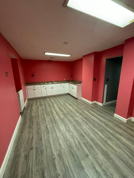 More Photos Of 102-108 Welland Ave, Irvington Office For Sale