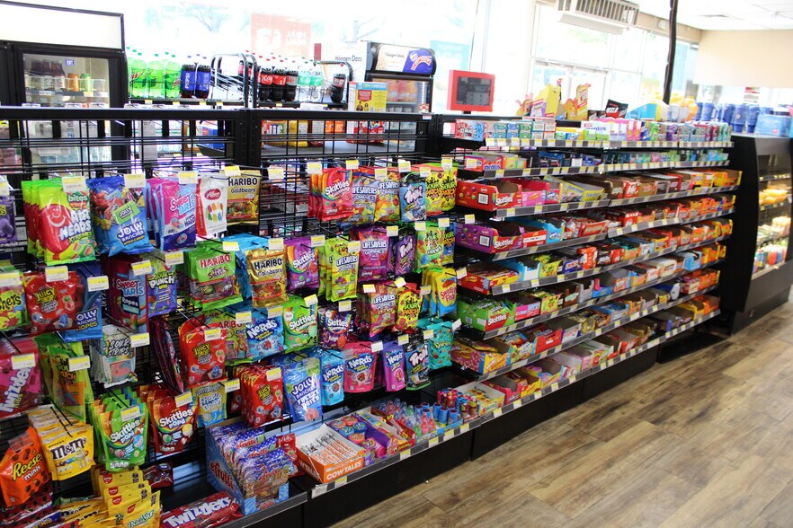 More Photos Of 7102 Cottage Hill Rd, Mobile Convenience Store For Sale