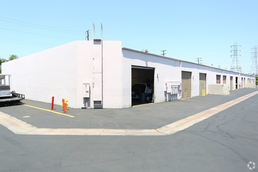 More Photos Of 8440 Cerritos Ave, Stanton Showroom For Lease