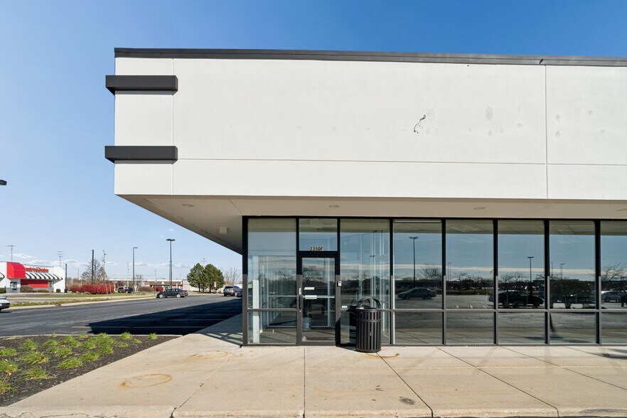 More Photos Of 2350 Sycamore Rd, Dekalb Freestanding For Lease