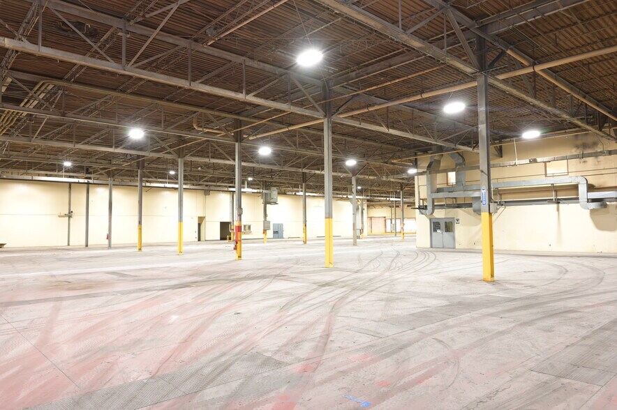 More Photos Of 835 Washington St, Saint Marys Manufacturing For Lease