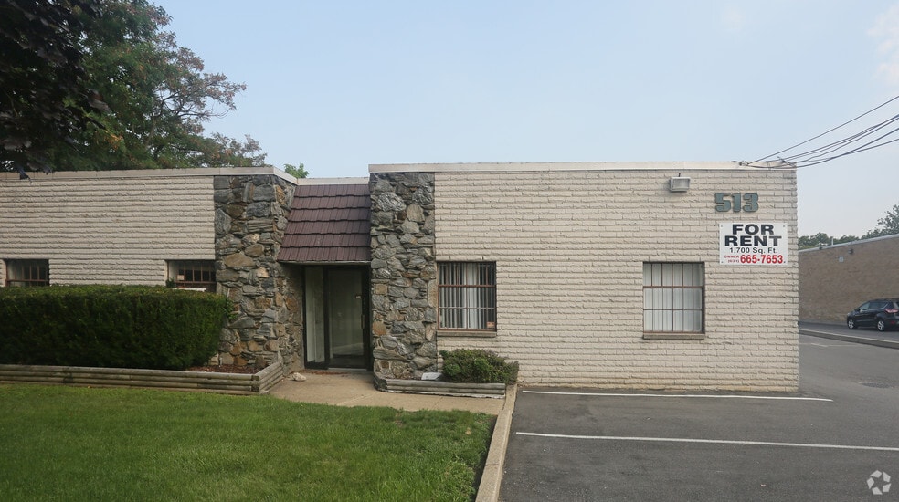More Photos Of 513 Acorn St, Deer Park Manufacturing For Lease